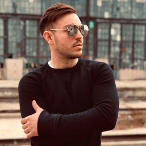 Meet your Posher, Alex